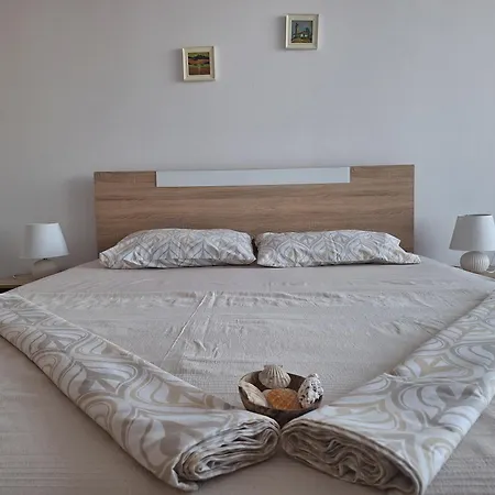 Апартаменти Santosha On The